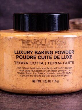 REVOLUTION Luxury Baking Powder Terra Cotta